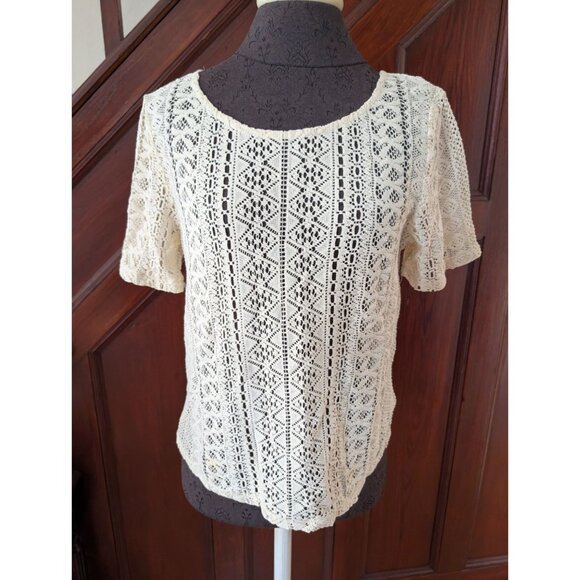 American Eagle Outfitters Womens Cream Lace Short Sleeve Top With Button Back M - Picture 1 of 5